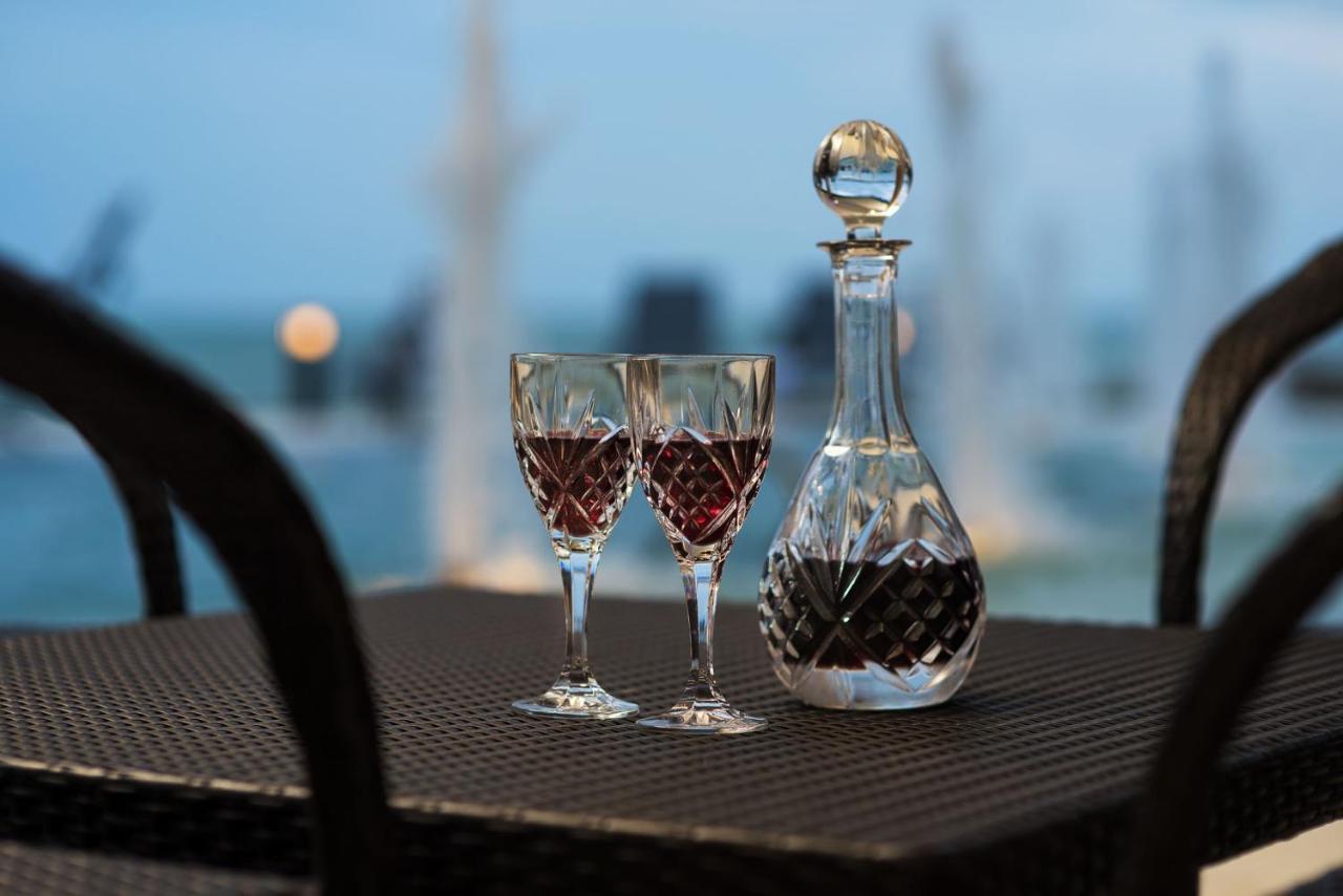 Rodina Beach Hotel Haat Jomtien Eksteriør bilde